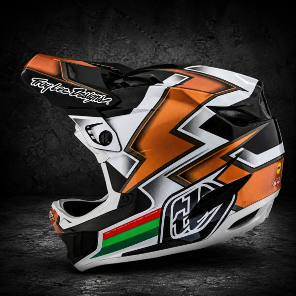 94f8b7e8-d9c0-4025-81e2-02f133e98dad Casco troylee desings D4 en carbono mips Talla M